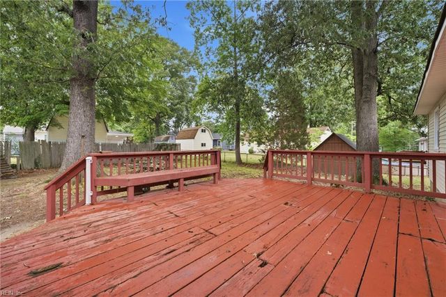 218 Collins DR, Newport News, VA 23601