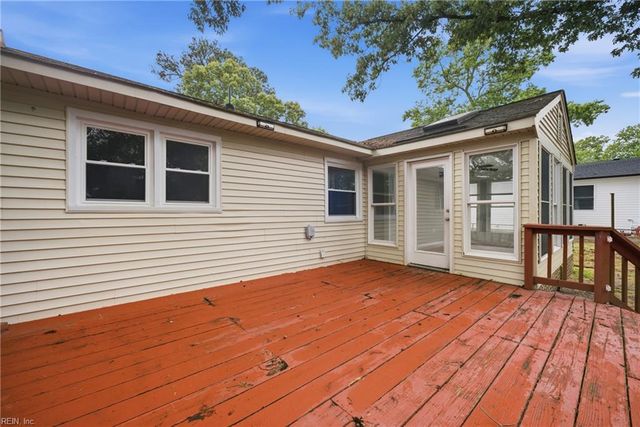218 Collins DR, Newport News, VA 23601