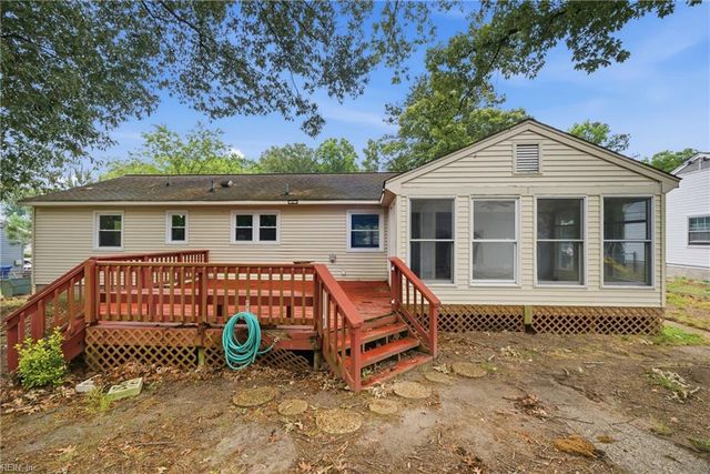 218 Collins DR, Newport News, VA 23601