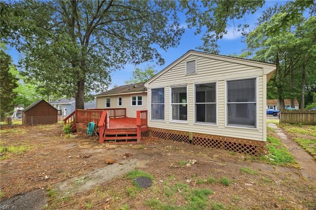 218 Collins DR, Newport News, VA 23601