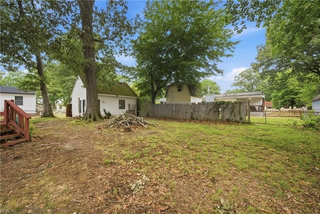 218 Collins DR, Newport News, VA 23601