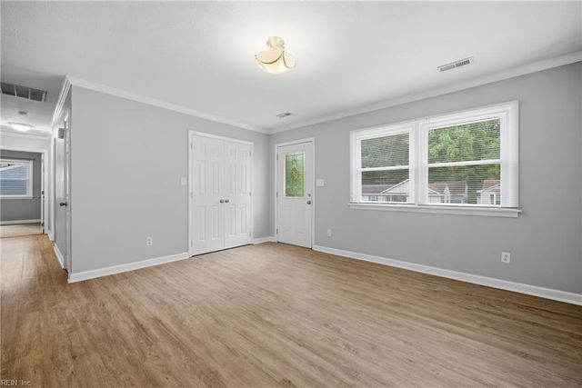 218 Collins DR, Newport News, VA 23601