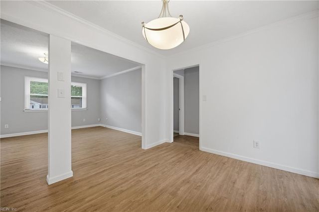 218 Collins DR, Newport News, VA 23601
