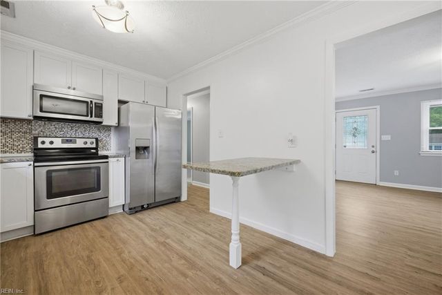 218 Collins DR, Newport News, VA 23601