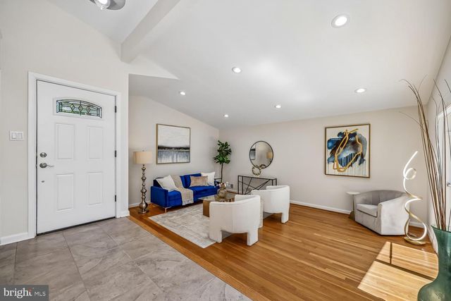 300 GILSAN CT, Silver Spring, MD 20902