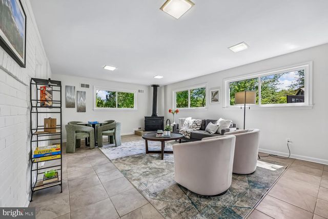 300 GILSAN CT, Silver Spring, MD 20902