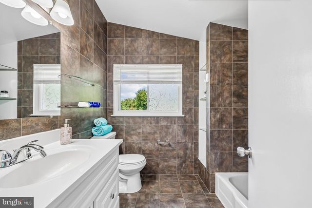 300 GILSAN CT, Silver Spring, MD 20902