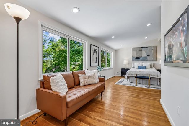 300 GILSAN CT, Silver Spring, MD 20902