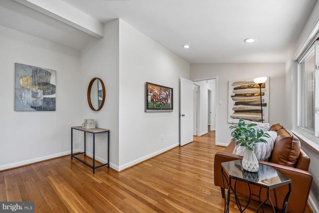 300 GILSAN CT, Silver Spring, MD 20902