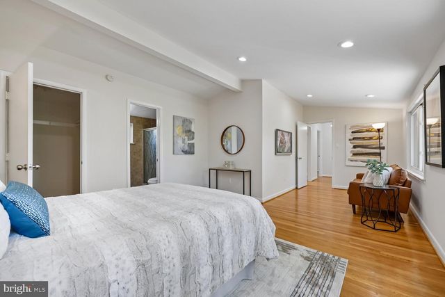 300 GILSAN CT, Silver Spring, MD 20902