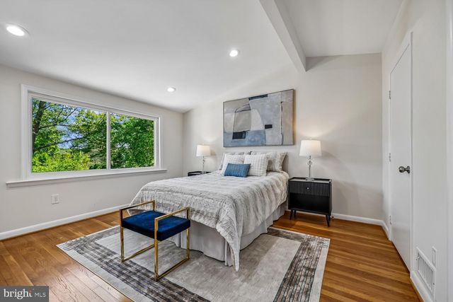 300 GILSAN CT, Silver Spring, MD 20902