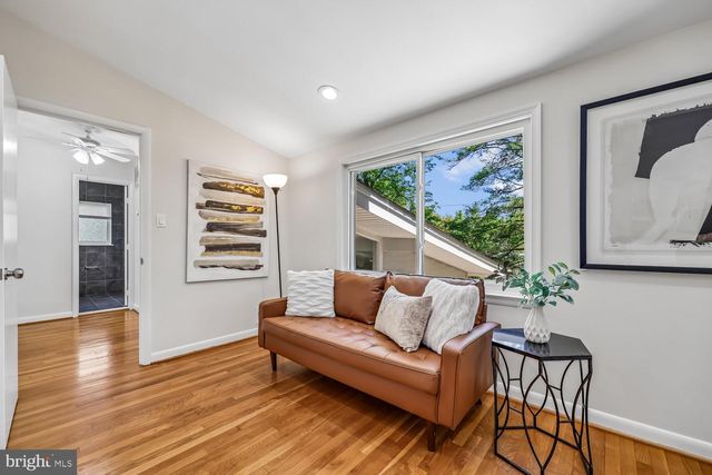 300 GILSAN CT, Silver Spring, MD 20902
