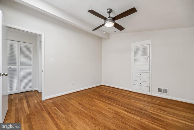 300 GILSAN CT, Silver Spring, MD 20902