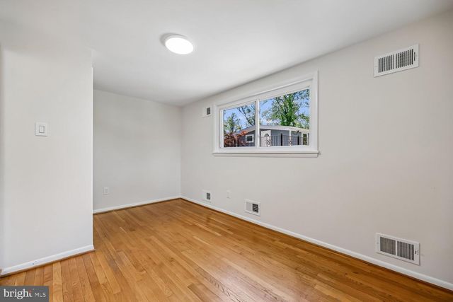 300 GILSAN CT, Silver Spring, MD 20902