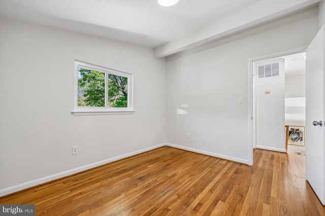 300 GILSAN CT, Silver Spring, MD 20902