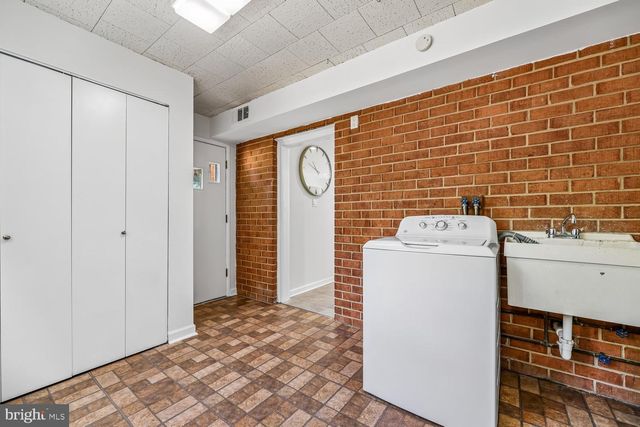 300 GILSAN CT, Silver Spring, MD 20902