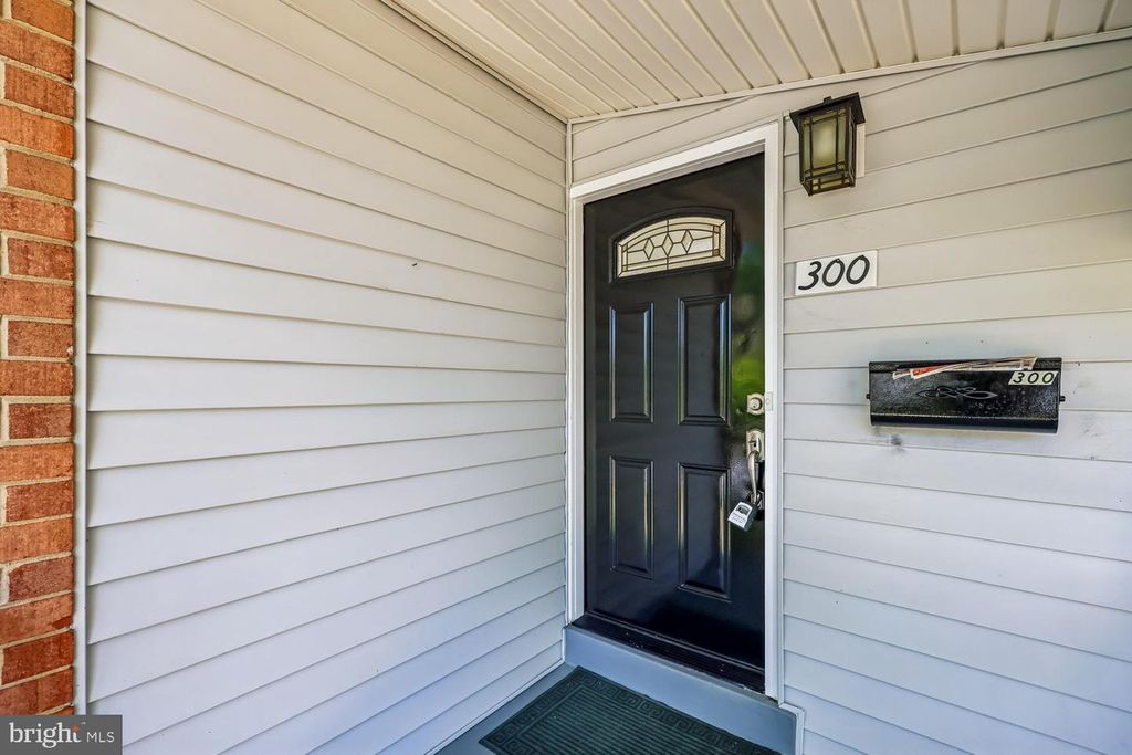 Image 13 of property listing at 300 GILSAN CT, Silver Spring, MD 20902