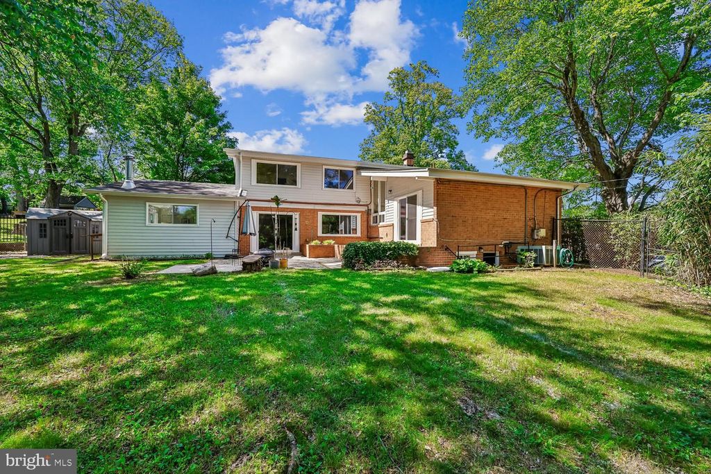 Image 18 of property listing at 300 GILSAN CT, Silver Spring, MD 20902