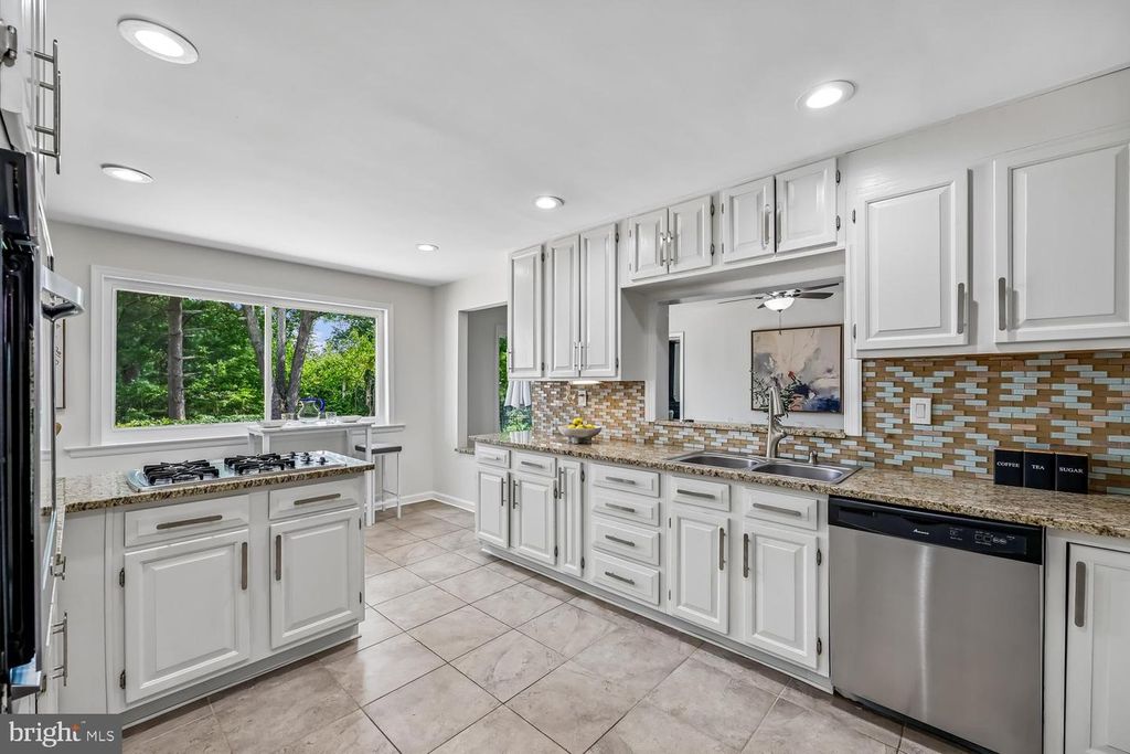 Image 2 of property listing at 300 GILSAN CT, Silver Spring, MD 20902