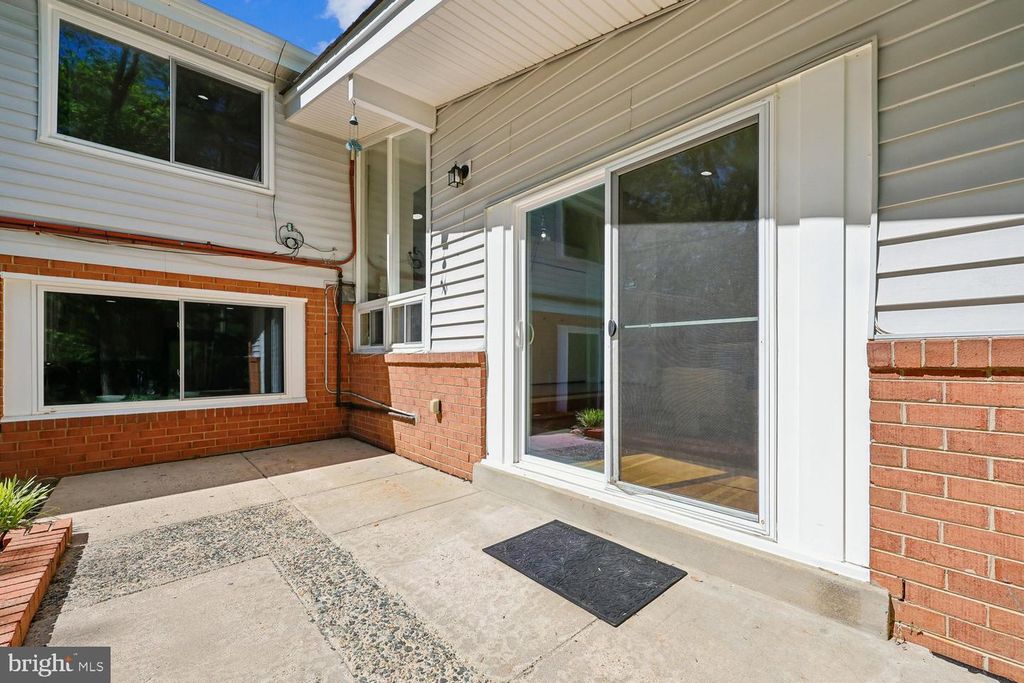 Image 23 of property listing at 300 GILSAN CT, Silver Spring, MD 20902