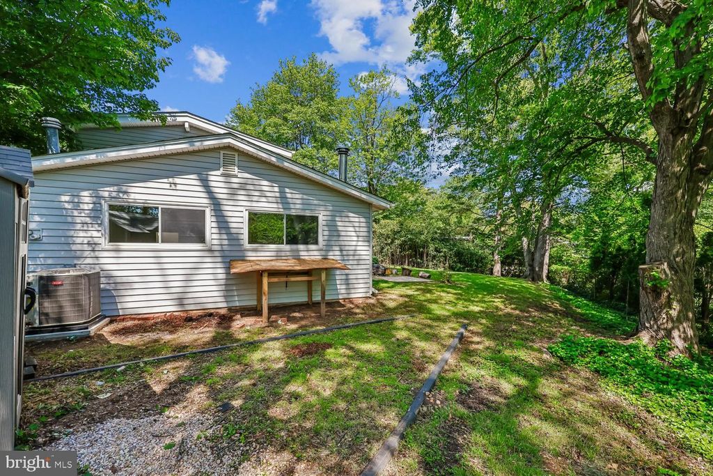 Image 29 of property listing at 300 GILSAN CT, Silver Spring, MD 20902
