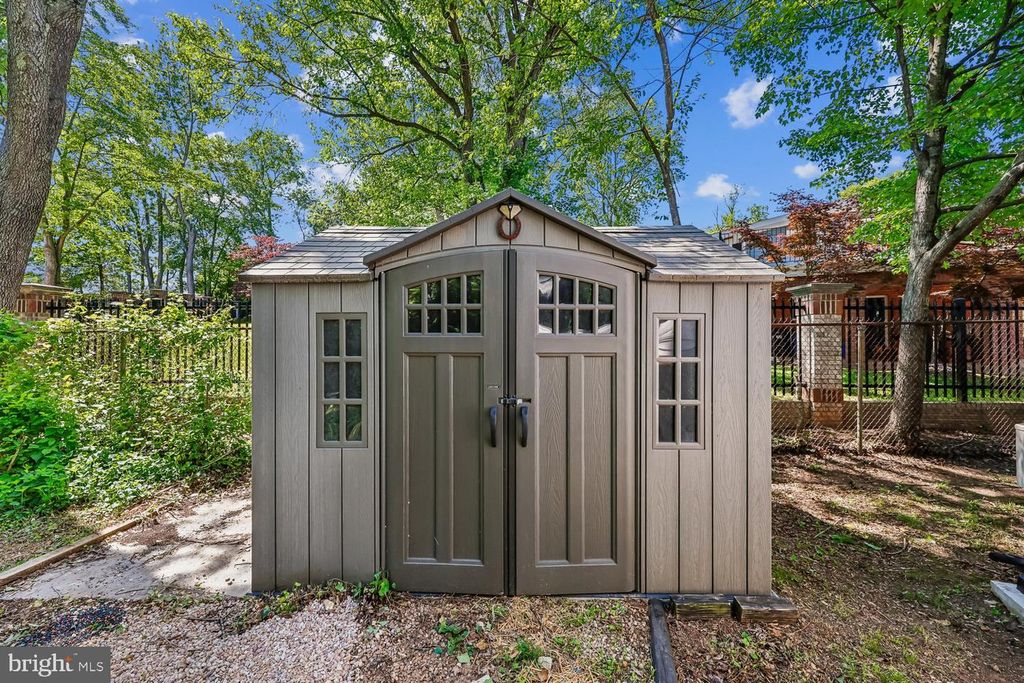 Image 30 of property listing at 300 GILSAN CT, Silver Spring, MD 20902