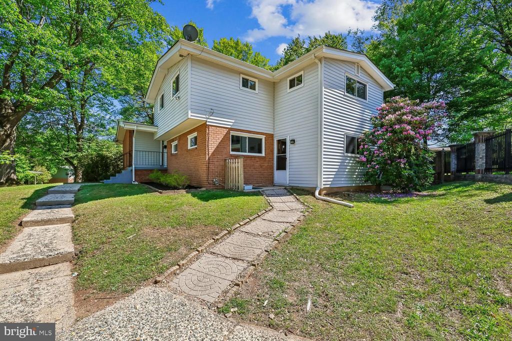 Image 31 of property listing at 300 GILSAN CT, Silver Spring, MD 20902