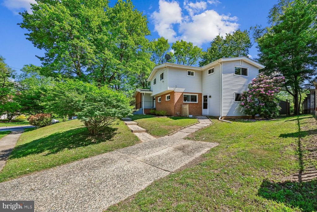 Image 32 of property listing at 300 GILSAN CT, Silver Spring, MD 20902