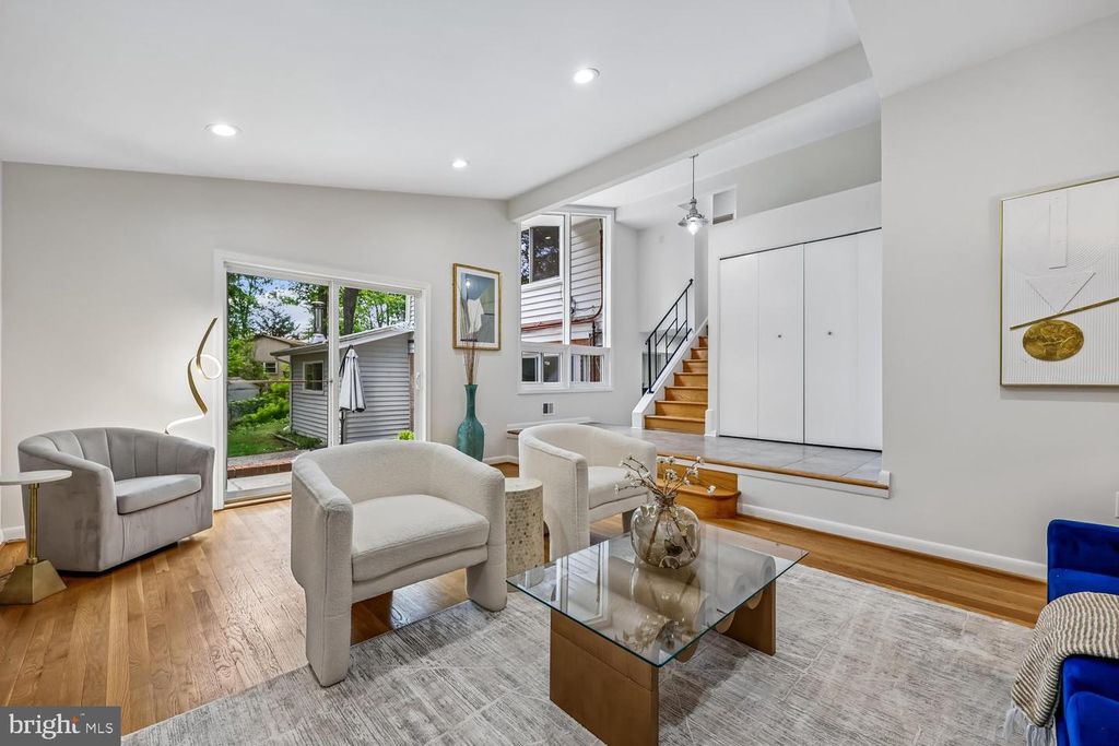 Image 38 of property listing at 300 GILSAN CT, Silver Spring, MD 20902