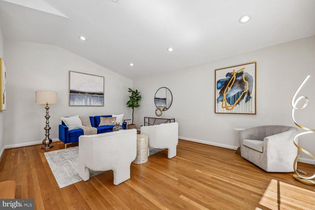 Image 40 of property listing at 300 GILSAN CT, Silver Spring, MD 20902