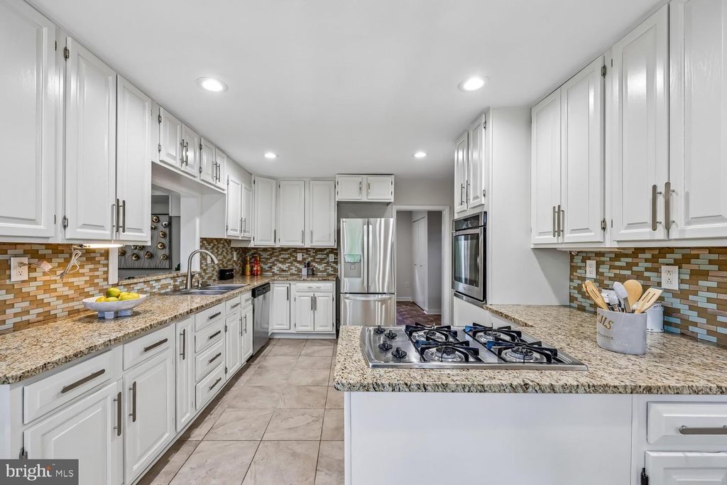 Image 46 of property listing at 300 GILSAN CT, Silver Spring, MD 20902