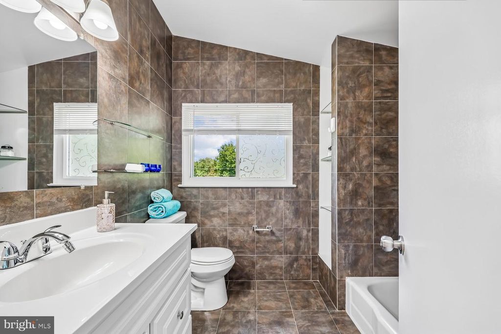 Image 6 of property listing at 300 GILSAN CT, Silver Spring, MD 20902