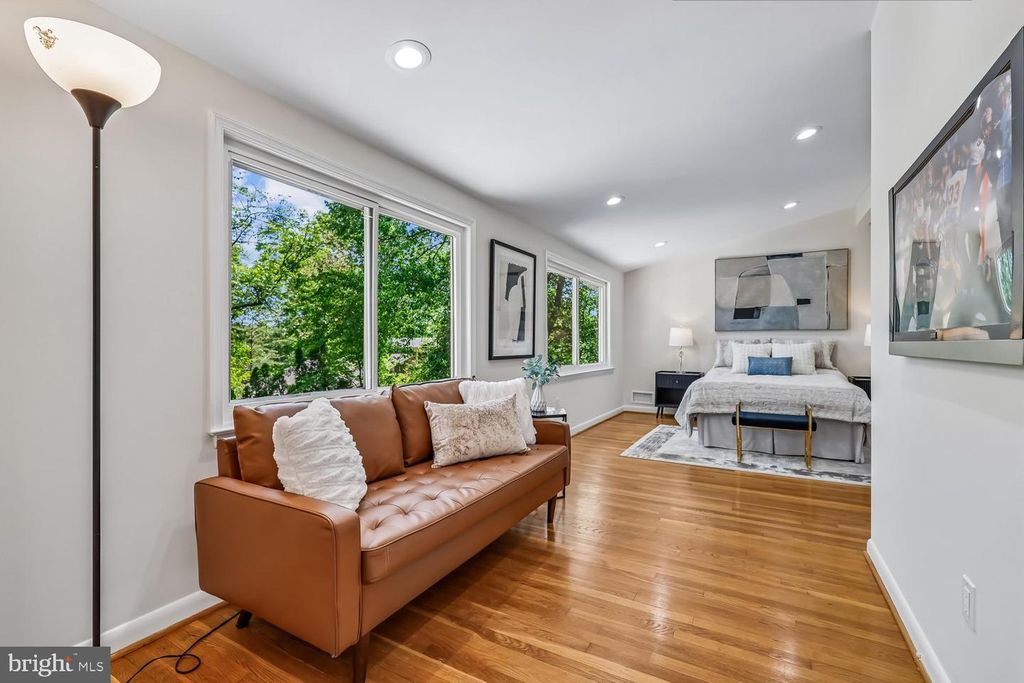 Image 60 of property listing at 300 GILSAN CT, Silver Spring, MD 20902