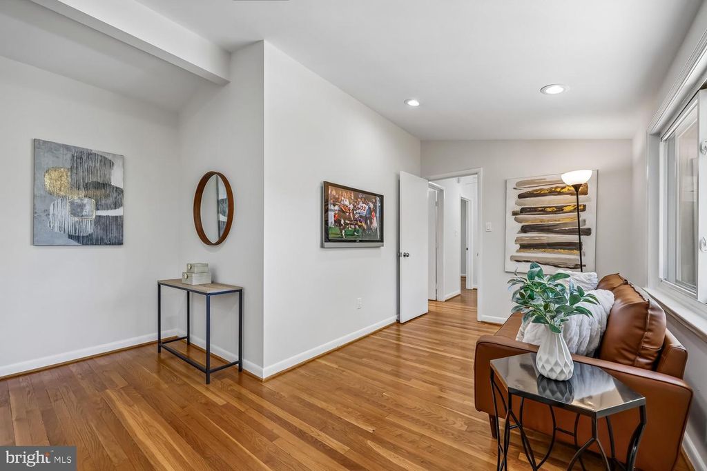 Image 61 of property listing at 300 GILSAN CT, Silver Spring, MD 20902
