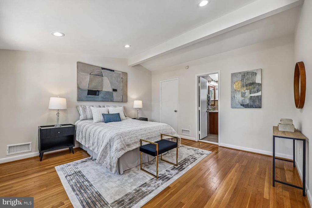Image 62 of property listing at 300 GILSAN CT, Silver Spring, MD 20902