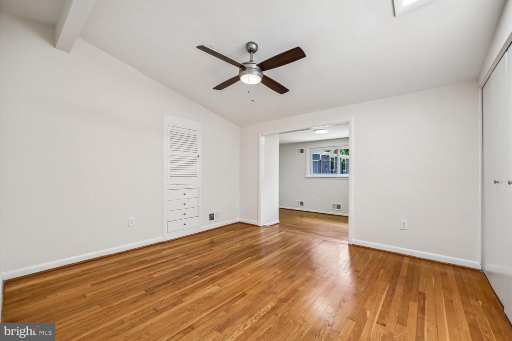 Image 70 of property listing at 300 GILSAN CT, Silver Spring, MD 20902