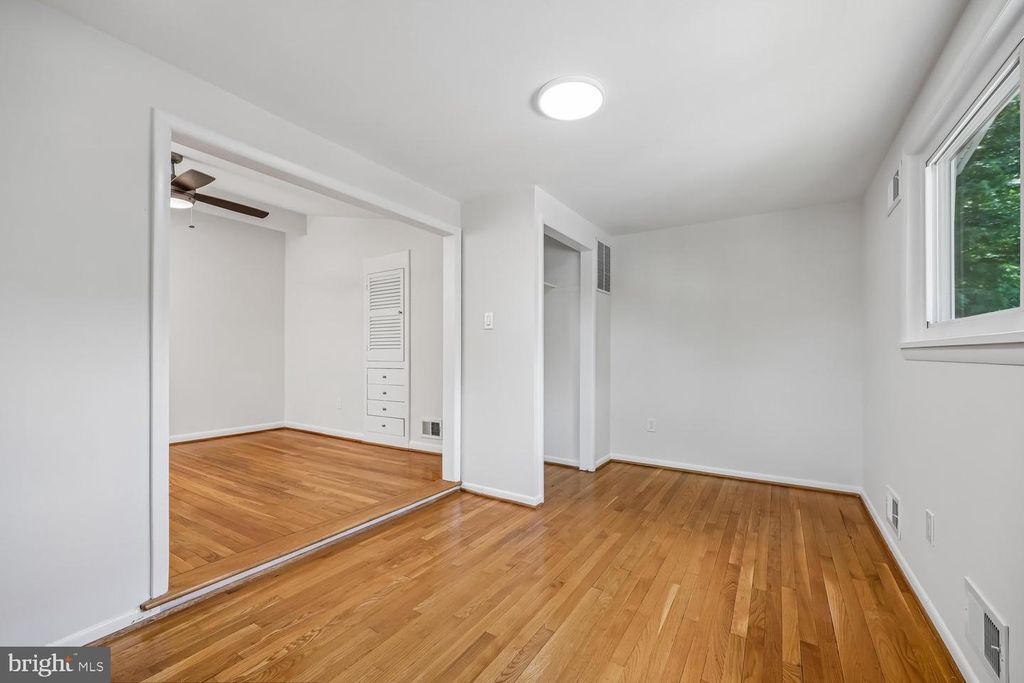 Image 74 of property listing at 300 GILSAN CT, Silver Spring, MD 20902