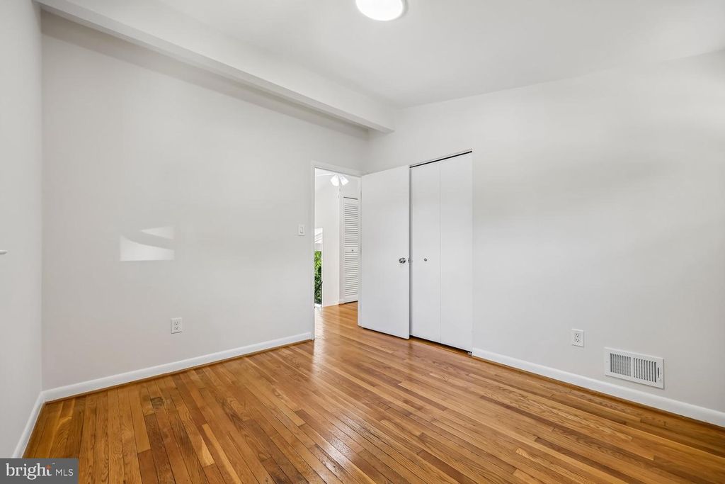 Image 79 of property listing at 300 GILSAN CT, Silver Spring, MD 20902