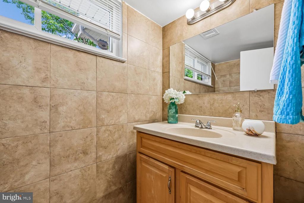 Image 83 of property listing at 300 GILSAN CT, Silver Spring, MD 20902