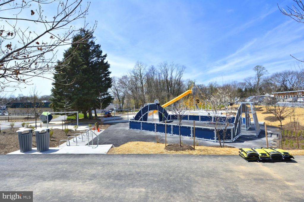 Image 94 of property listing at 300 GILSAN CT, Silver Spring, MD 20902