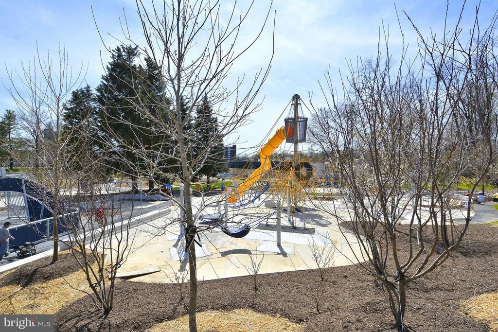 Image 98 of property listing at 300 GILSAN CT, Silver Spring, MD 20902