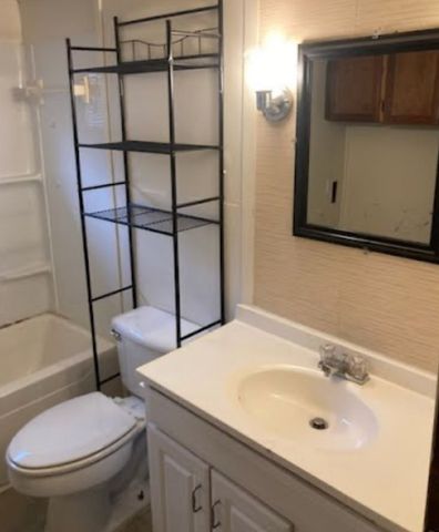 860 Lou Ann Ln, Clarksville, TN 37042