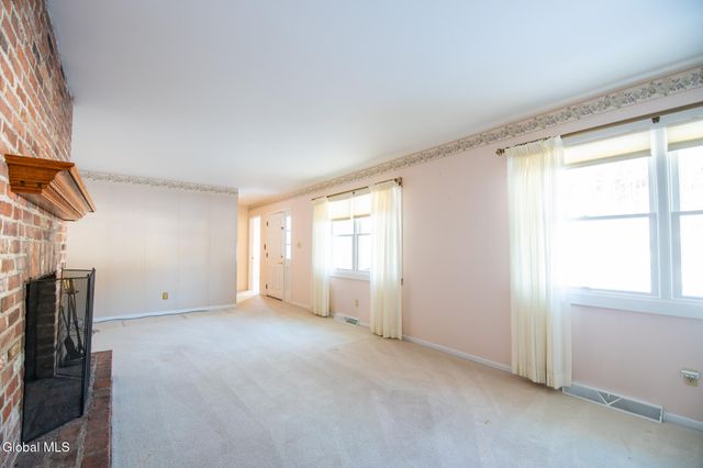 27 Bonner Drive, Queensbury, NY 12804