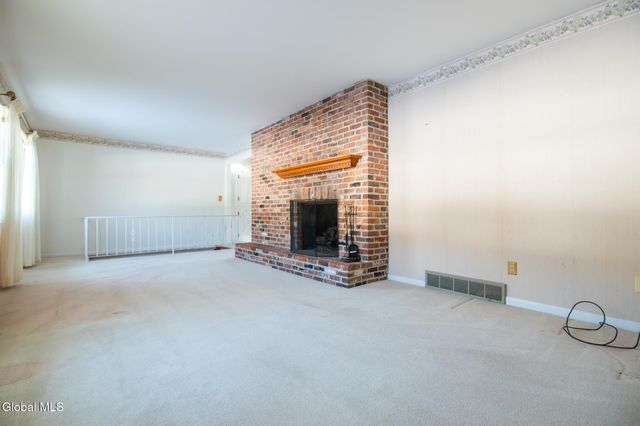 27 Bonner Drive, Queensbury, NY 12804