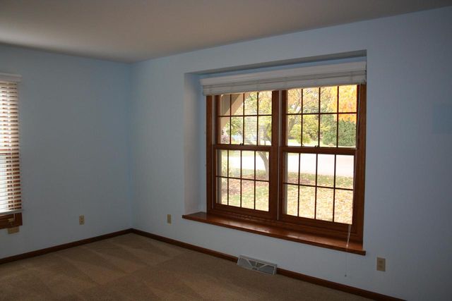 3427 E Elmwood DRIVE, Elmwood Park, WI 53405