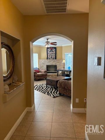 10200 Mersham Hill Drive, Bakersfield, CA 93311