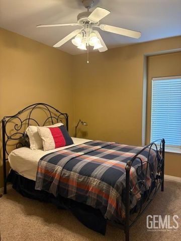 10200 Mersham Hill Drive, Bakersfield, CA 93311