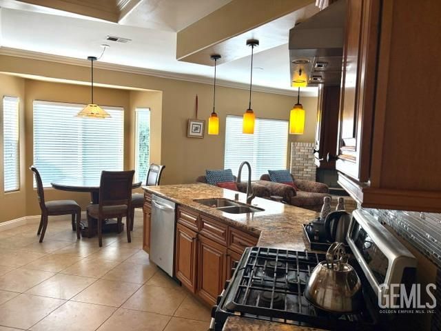 10200 Mersham Hill Drive, Bakersfield, CA 93311