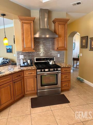 10200 Mersham Hill Drive, Bakersfield, CA 93311