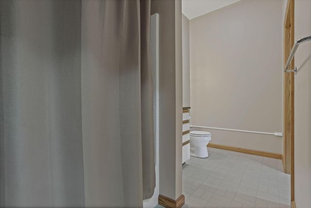 3073 Meadowbrook Drive NE, Lancaster, OH 43130